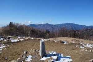 작은 분수령에서 본 오쿠치치부 산괴