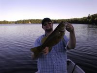 캐나다 온타리오주 이글호에서 잡은 작은입우럭 (공개)