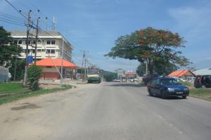 탐파룰리 시내로 이어지는 주요 도로