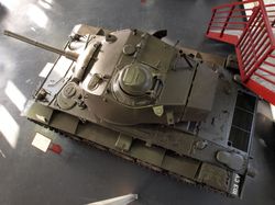 M24 위에서 본 모습피탄 경사 설계를 고려한 포탑 형상을 알 수 있다.