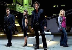 재캐스팅 이후, 문라이트의 주요 출연진 (왼쪽부터): 제이슨 도링 (조셉 코스탄 역), 샤닌 소세이먼 (코렐린 듀발 역), 알렉스 오로린 (믹 세인트 존 역), 소피아 마일즈 (베스 터너 역).