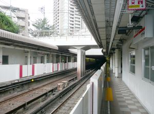 1번선 승강장 (2011년 9월 19일)