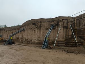 흙다짐 플랫폼 서쪽 발굴