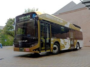 메이구루 전용차(토요타 SORA)