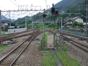 2006년 7월 촬영. 오쓰키역 방면 승강장 끝에서 오쓰키 방면을 바라본 모습. 가장 오른쪽 선로가 회차선이다.