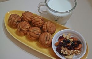 호두과자는 단팥소가 들어있다.