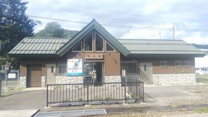 승강장에서 본 역 건물 (2019년 8월)