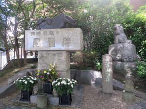 1977년 7월 20일 건립된 시비코 서쪽 광장에 있는 위령비