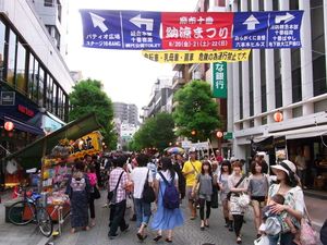 아자부주반 상점가 거리의 "납량 축제" (2010년 8월 20일 촬영)