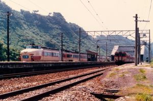 특급 "하쿠초" 2호와 "해수욕 임시 캇파" 호