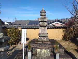 도도 다카요시의 묘(나바리시 도쿠렌인)