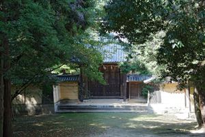 요츠아시몬(四脚門)(중요 문화재)