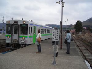 히가시무로란행 2량 편성 보통 열차 (도요우라역에서 촬영)