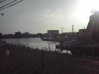 마쓰우라 철도 아이노우라역 앞에서 바라본 아이노우라 부두 주변