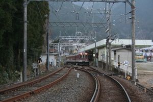 역 구내를 욧카이치 방면에서 봄
