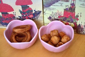 왼쪽이 "쿠츠와", 오른쪽이 "아카다"