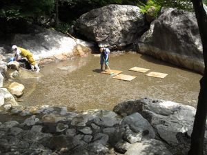 노천탕 청소 (신호타카 온천)