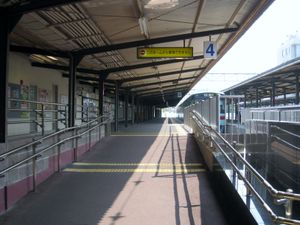 하차용 승강장・4번 승강장