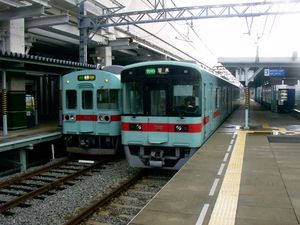 고가화 공사로 인한 임시선・임시 홈에서 영업 중인 시절 (2004년 10월)