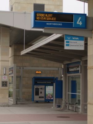 파업 기간 동안 비바(Viva) 서비스가 없음을 승객에게 알리는 비바스마트(Vivasmart) 디스플레이