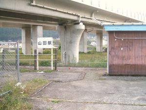 역 출입구 (2009년 10월)