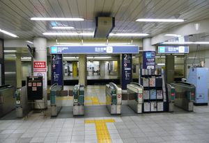 혼초 방면 개찰구 (2010년 5월 8일)