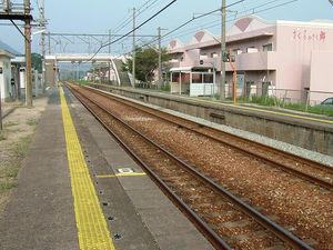 아트화 이전 하치하마역 승강장 (2005년 9월)