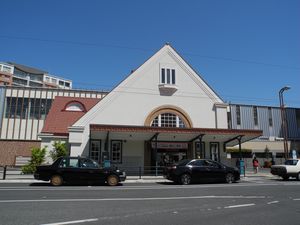 복원된 남쪽 출구 구 역사 (2021년 4월)