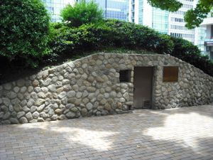 꽃시계 뒷면 기계실 입구(고베 시청 북쪽에 설치된 시대)