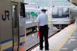 즈시역에서 이루어지는 연결·분리 작업 (2020년 7월)