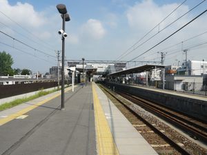 쓰치야마역 승강장 전경