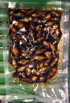 진공 포장된 붕어 간로조림