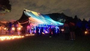 가시하라 신궁 진무 천황제. 외배전 지붕에 라이트업 영상