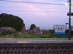 플랫폼에서 바다가 보인다