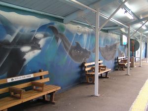 승강장 벽화 (2005년 8월)