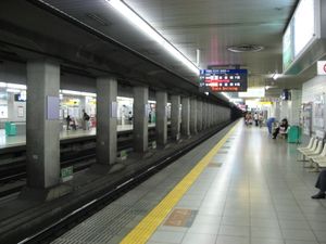 홈 (2008년 6월, 요도야바시 방면 승강장)