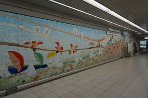 콘코스에 있는 하나미즈키 벽화 (2021년 3월)