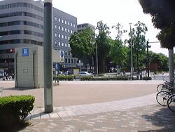 이세자키초자마치역 엘리베이터 출입구 부근(오도리 공원 내)