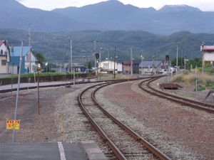 홈에서 곤부역 방면을 바라봄 (2013년 9월)