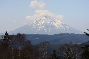 나카야마 고개 (국도 230호선)에서 바라본 요테이산