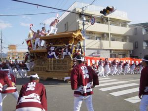 구마토리역 앞 교차점에서 오가이토구의 단지리 야리마와시