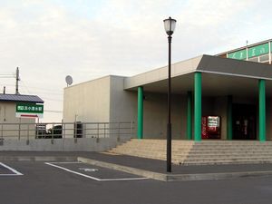 역을 나타내는 표시가 없었던 시절의 출입구 (2004년 9월)