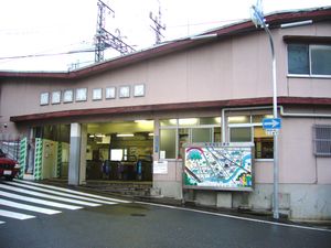 외벽 리모델링 전의 서쪽 출구