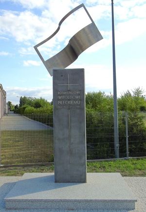 비톨트 필레츠키 기념비