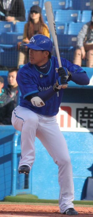 좌타석의 긴조 다쓰히코 (2013년)