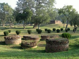 기원정사에 있는 작은 불탑 (2006년 11월)