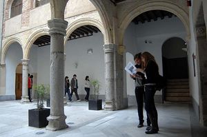 캠퍼스 내 정원의 모습