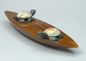 조각된 나무 래틀백