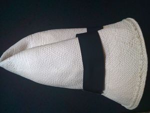 접힌 상태의 파나마 모자