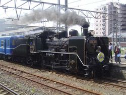 여객 열차로 이용되었던 가라후토청 철도 C52형과 동형의 국철 C56형 증기 기관차(현재 JR 서일본에서 동태 보존되고 있는 국철 C56형 증기 기관차)의 현역 풍경